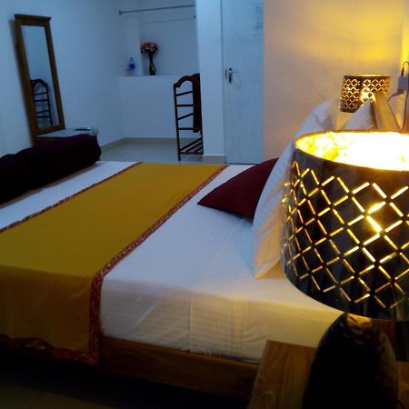 Ferienwohnung Ocean Pebbles Dehiwala-Mount Lavinia Exterior foto