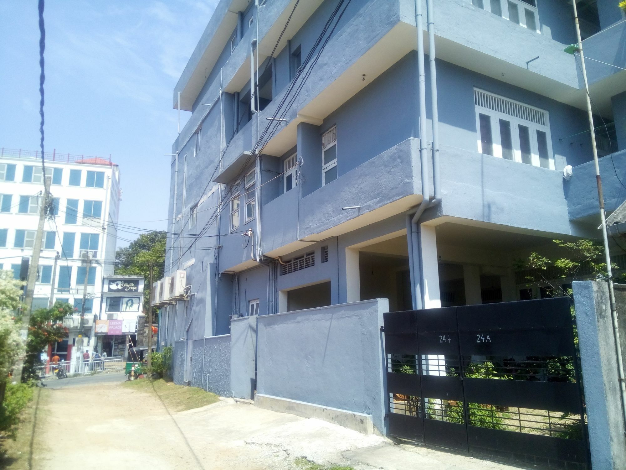 Ferienwohnung Ocean Pebbles Dehiwala-Mount Lavinia Exterior foto