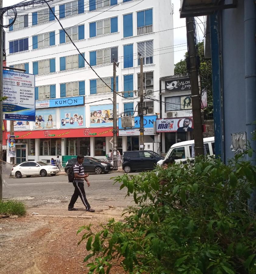 Ferienwohnung Ocean Pebbles Dehiwala-Mount Lavinia Exterior foto