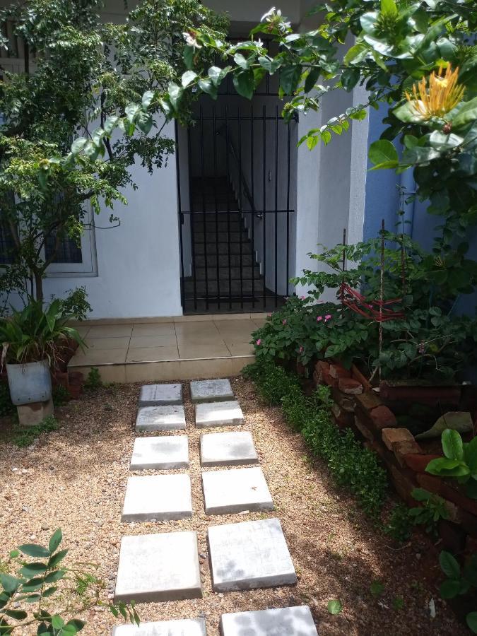 Ferienwohnung Ocean Pebbles Dehiwala-Mount Lavinia Exterior foto