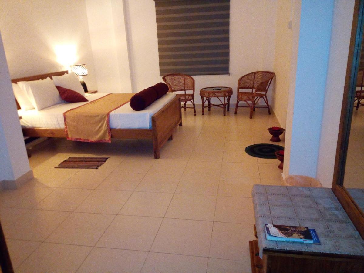 Ferienwohnung Ocean Pebbles Dehiwala-Mount Lavinia Exterior foto