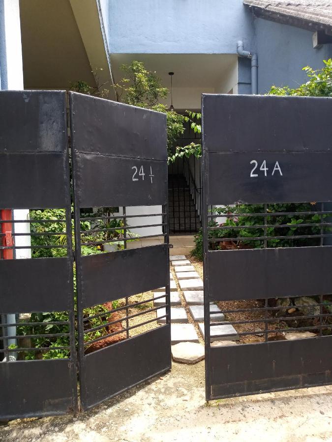 Ferienwohnung Ocean Pebbles Dehiwala-Mount Lavinia Exterior foto