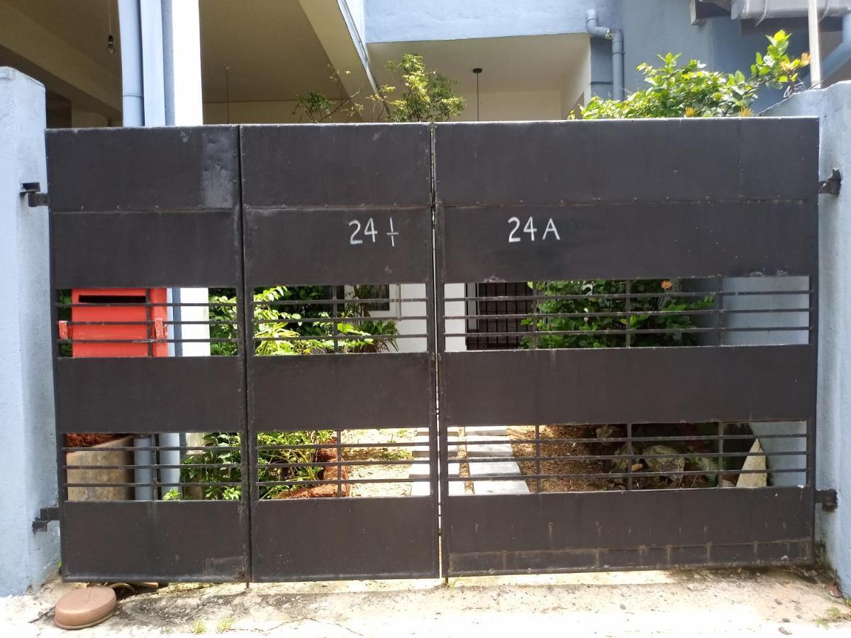 Ferienwohnung Ocean Pebbles Dehiwala-Mount Lavinia Exterior foto