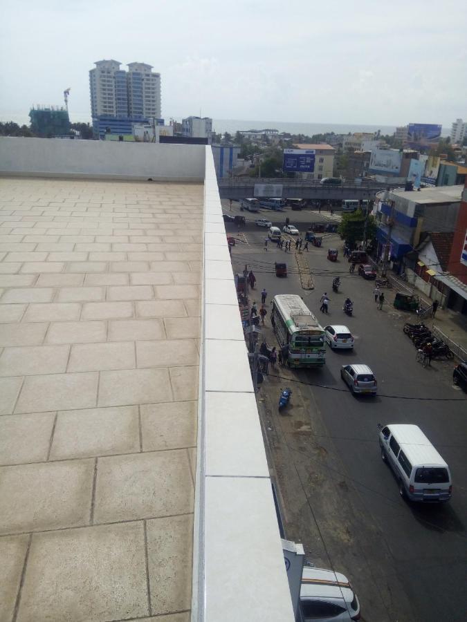 Ferienwohnung Ocean Pebbles Dehiwala-Mount Lavinia Exterior foto