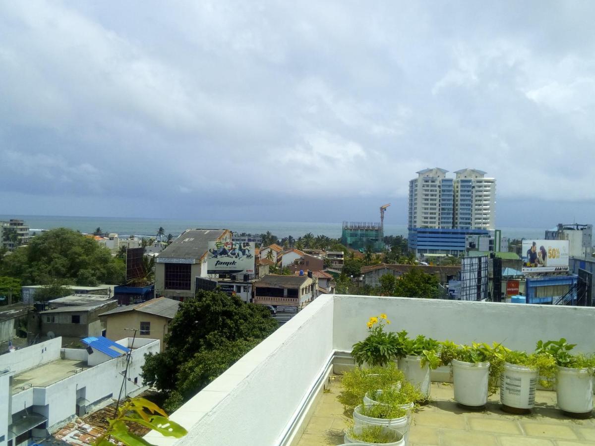 Ferienwohnung Ocean Pebbles Dehiwala-Mount Lavinia Exterior foto
